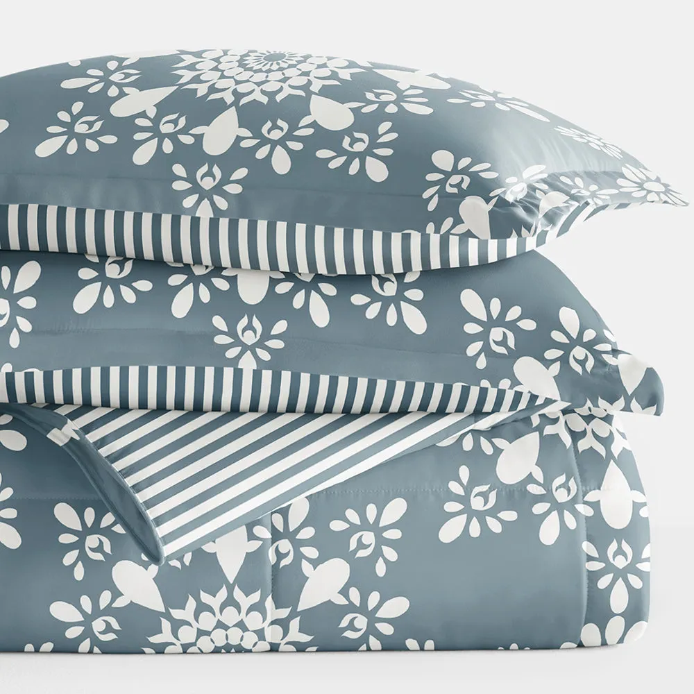 Daisy Medallion Reversible Down-Alternative Comforter Set