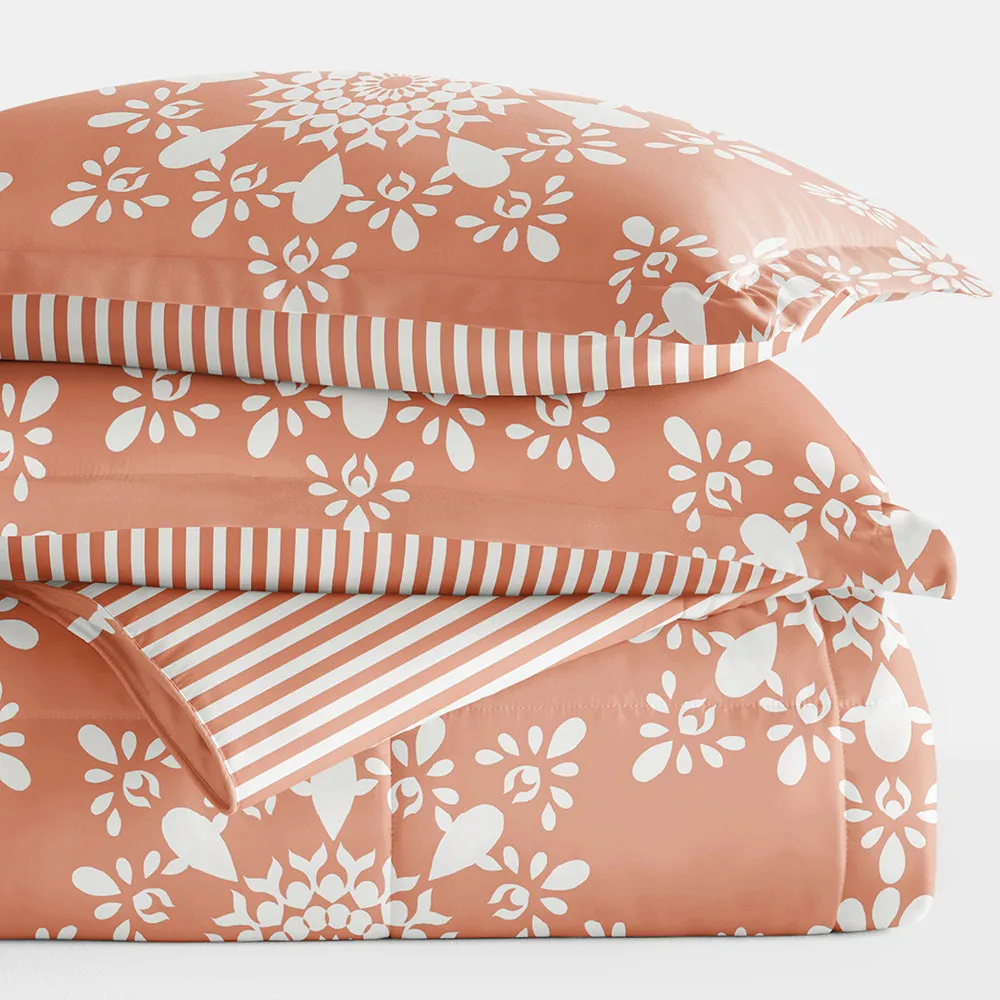 Daisy Medallion Reversible Down-Alternative Comforter Set